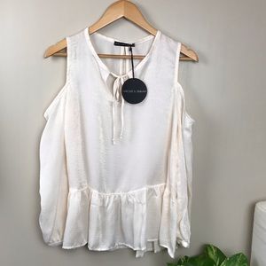 NWT Harlowe & Graham Long Sleeve Cold Shoulder Top